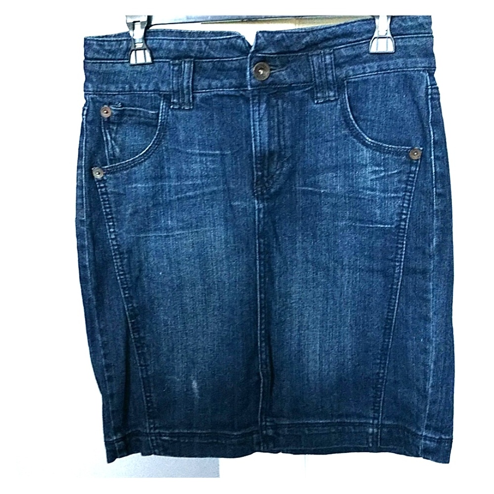✨ DKNY Jean skirt ✨